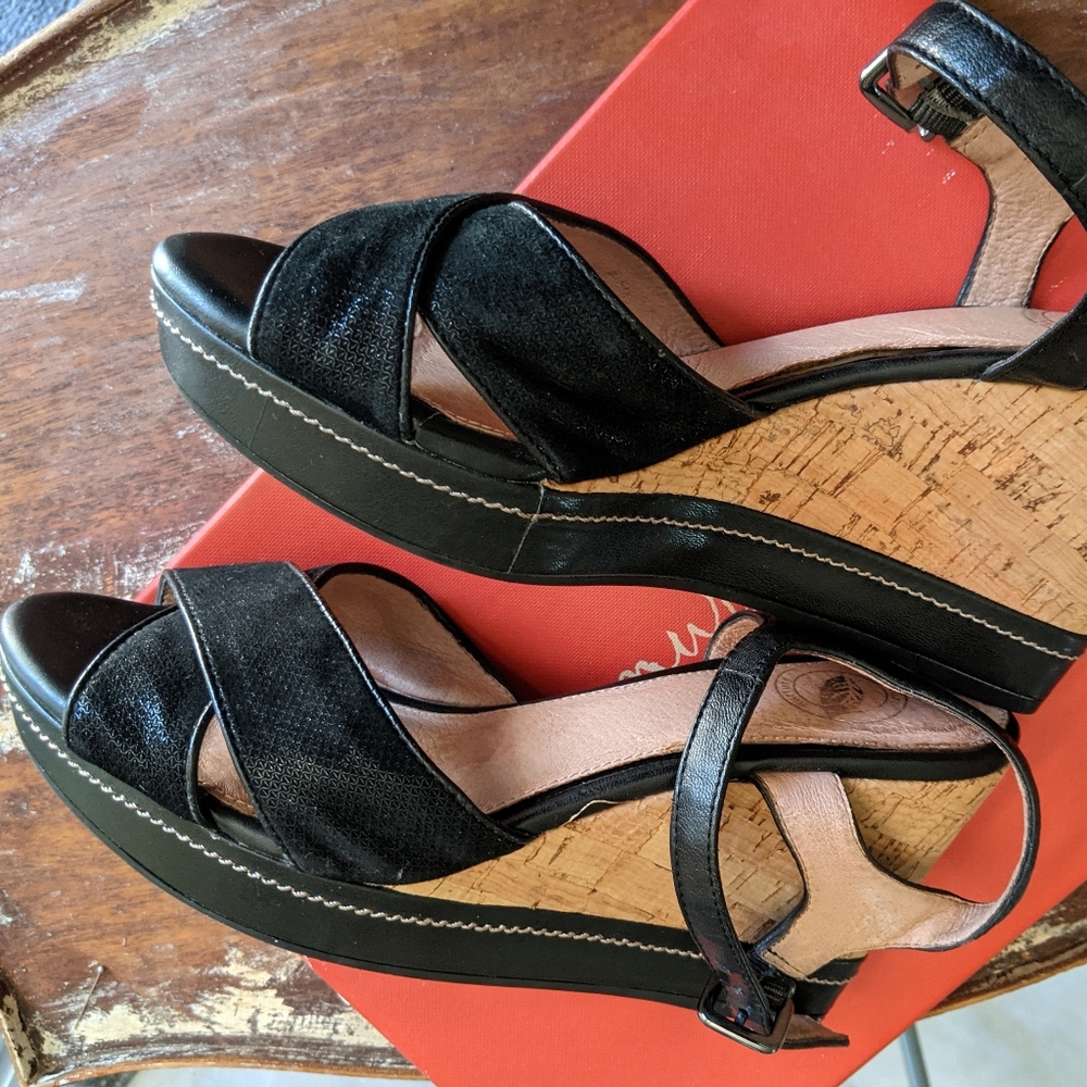 NURTURE wedge peeptoes sandals